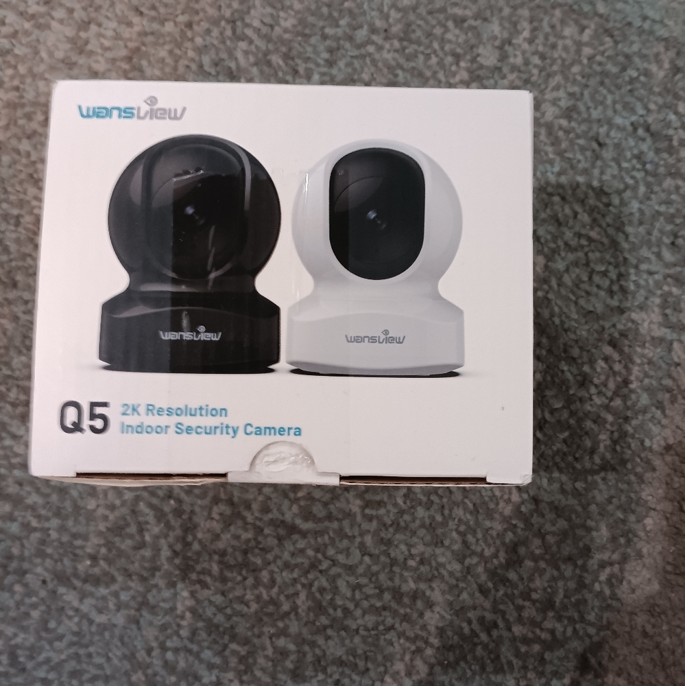 Q5 Black and White 2K Resolution Indoor Security Camera